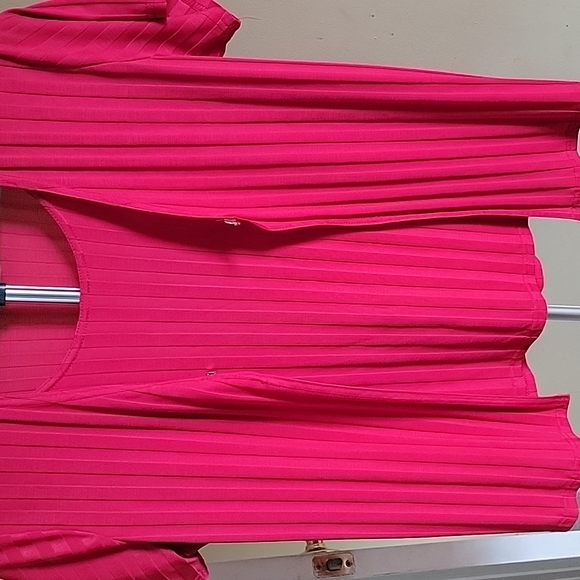 Women's The Attic Blouse, Color Red. Size L - Picture 5 of 8